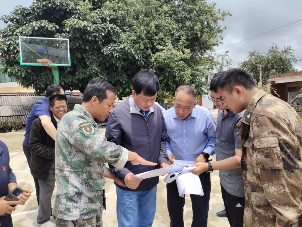 蒋世良到挂钩村调研指导现代化边境小康村建设