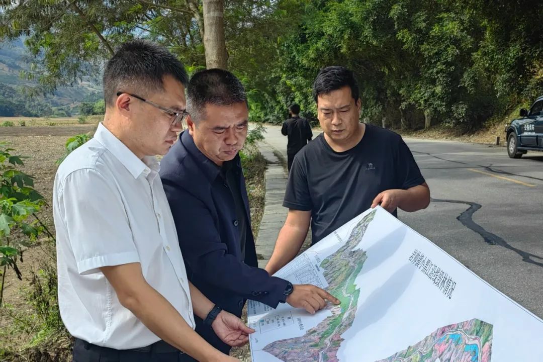 戈正旗调研小黑江流域森林资源保护工作