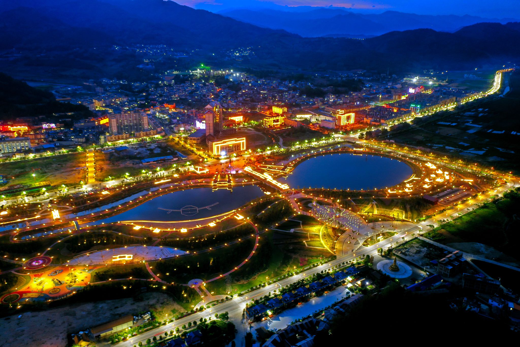 葫芦湖美丽夜景
