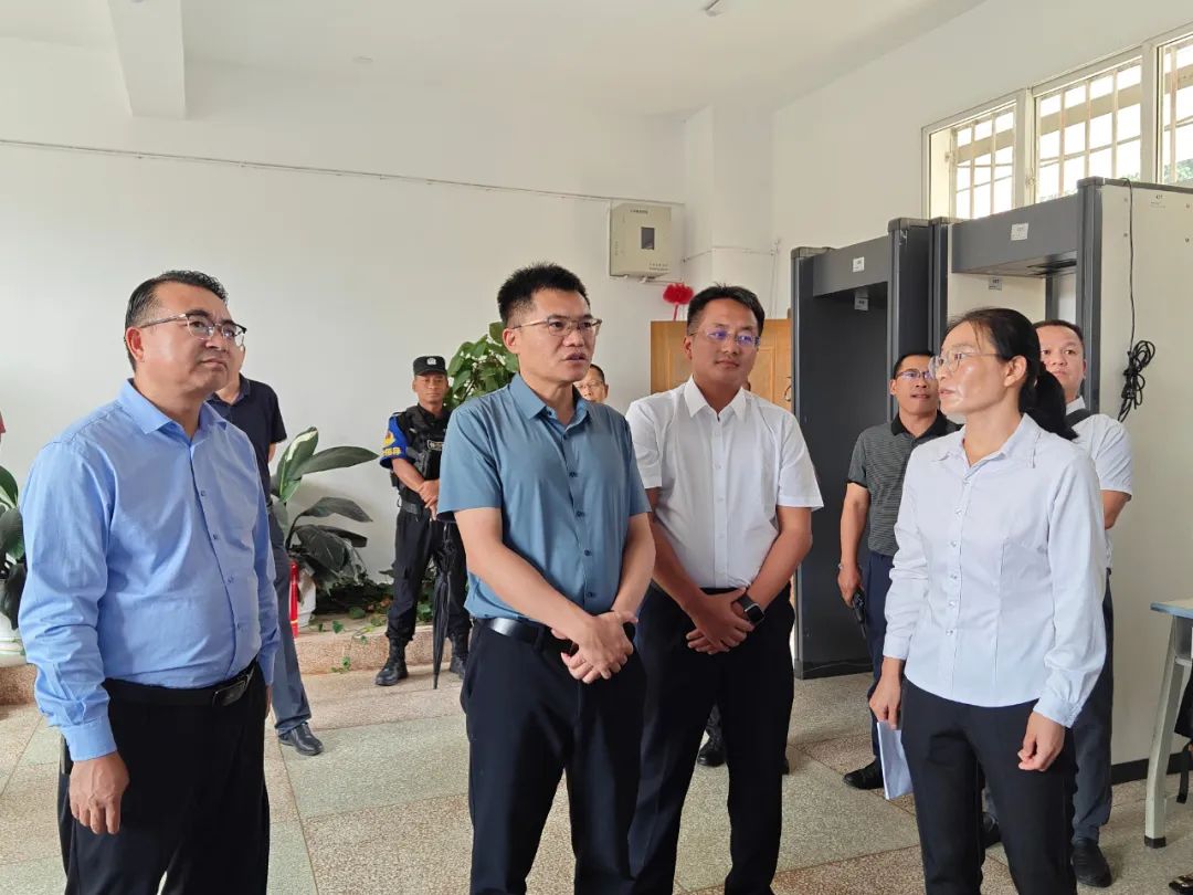 戈正旗在县民族中学调研高考考点筹备工作时强调：凝聚合力 全力护航平安高考